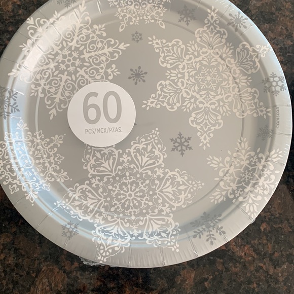 Shining season 2/60pack of 9inch dinner plates and 125 beverage napkins - Picture 3 of 3